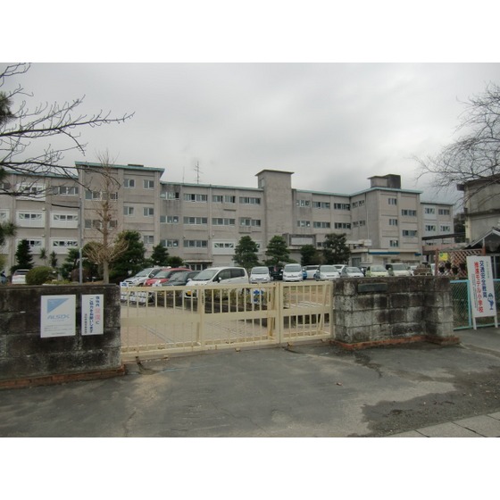 小学校　浜松市立泉小学校（小学校）まで1999m