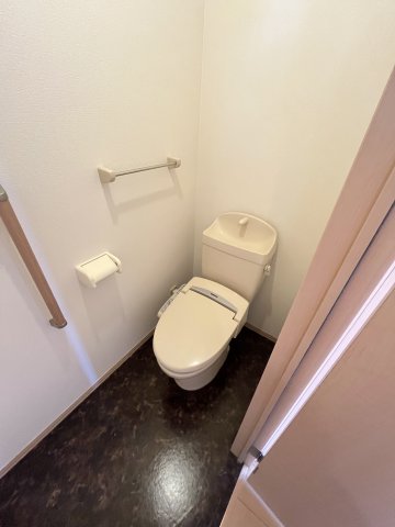 トイレ　イメージ201号室の写真（反転あり）