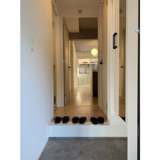 玄関　※反転タイプのお部屋写真。現況優先※