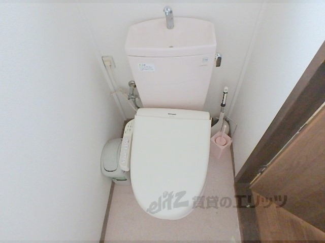 地下鉄烏丸線 くいな橋駅 徒歩5分 2階建 築47年のトイレ写真
