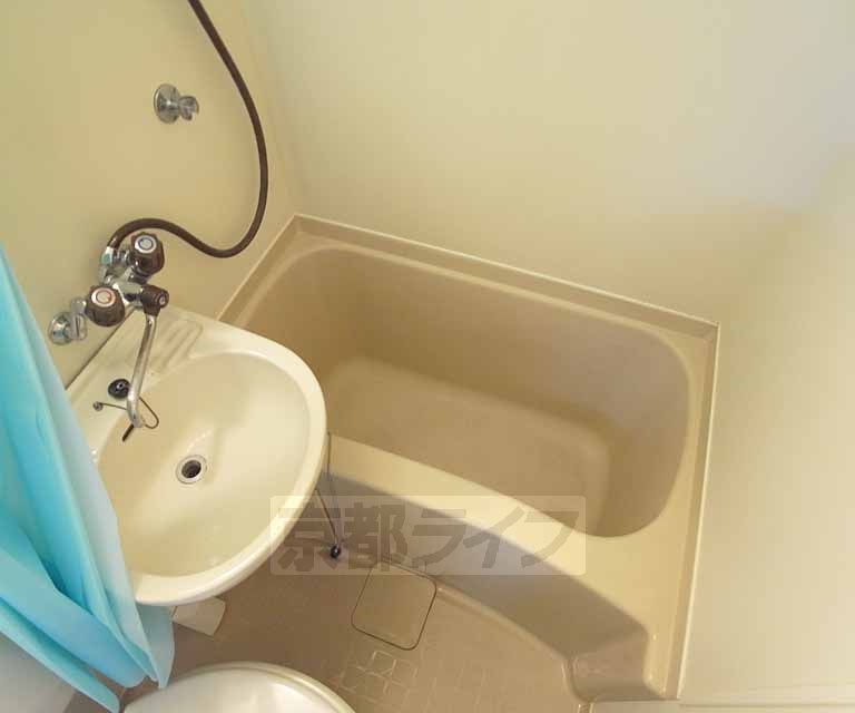 バス・シャワールーム　清潔感のあるトイレです。