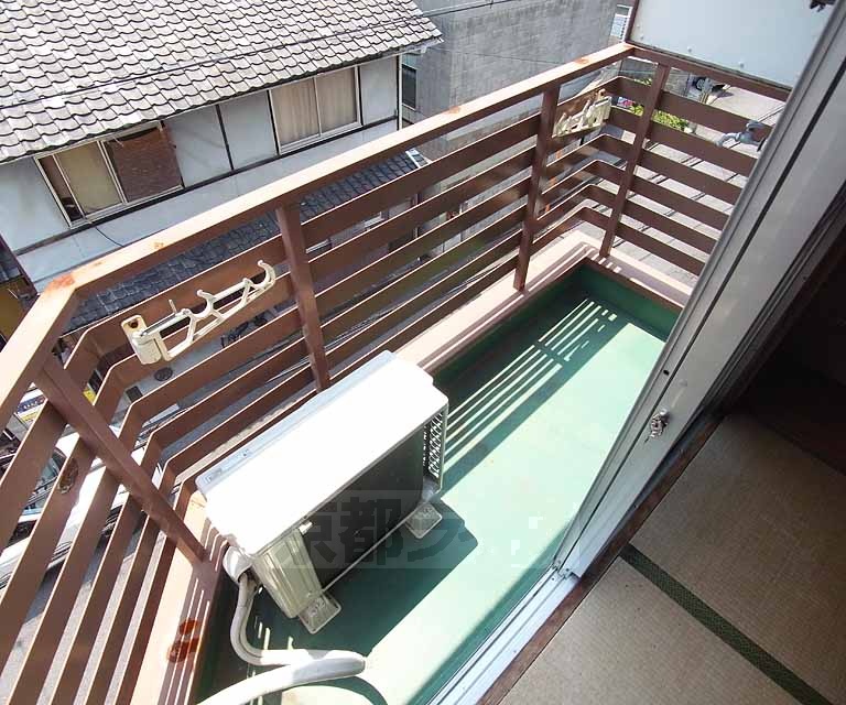 バルコニー　南向きで洗濯物も良く乾きそうですね。