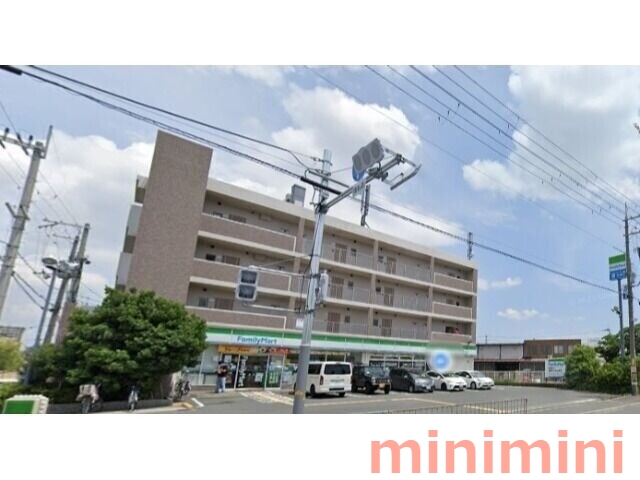 コンビニ　ファミリーマート高槻川西町一丁目店（コンビニ）まで900m