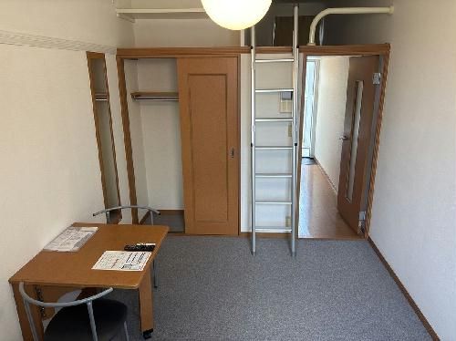 レオパレスブルーヴェールの居間写真
