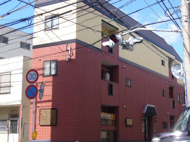 建物外観　閑静な住宅街のマンションです