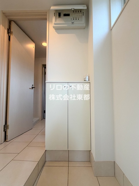 玄関　玄関側からも採光があり、明るいです♪