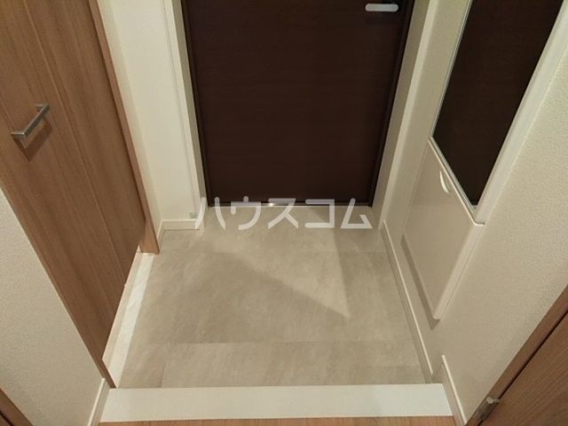 ロイジェント日吉の玄関写真