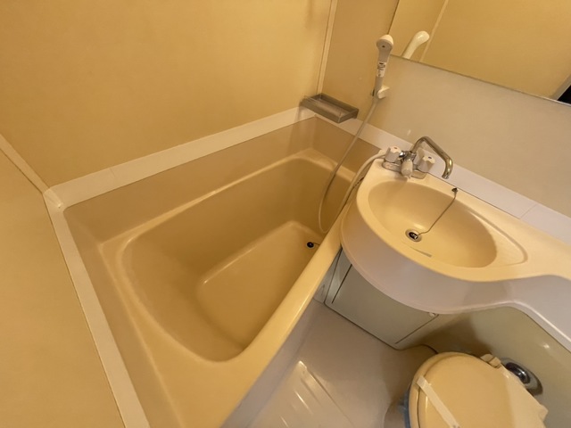 バス・シャワールーム　別部屋参考写真床色違う可能性あり