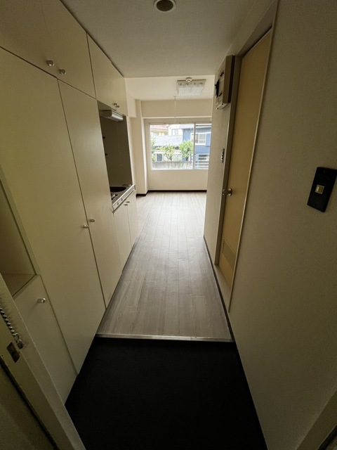玄関　別部屋参考写真床色違う可能性あり