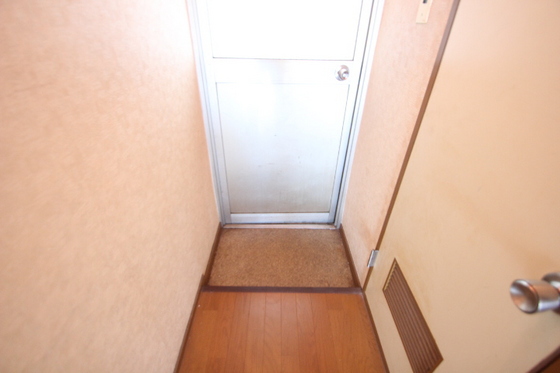 玄関　※別部屋の写真です