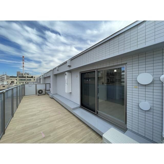バルコニー　開放的で明るい空間を演出してくれるバルコニーです