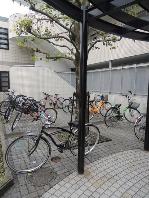 西武新宿線 新井薬師前駅 徒歩7分 3階建 築36年の外観写真