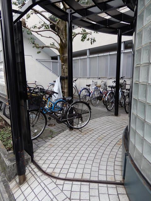 西武新宿線 新井薬師前駅 徒歩7分 3階建 築36年の外観写真