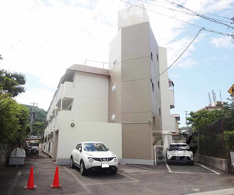 御陵レジデンスの外観写真