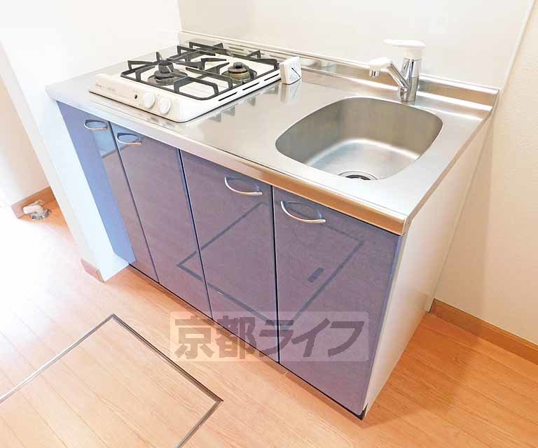 キッチン　右手に冷蔵庫～！