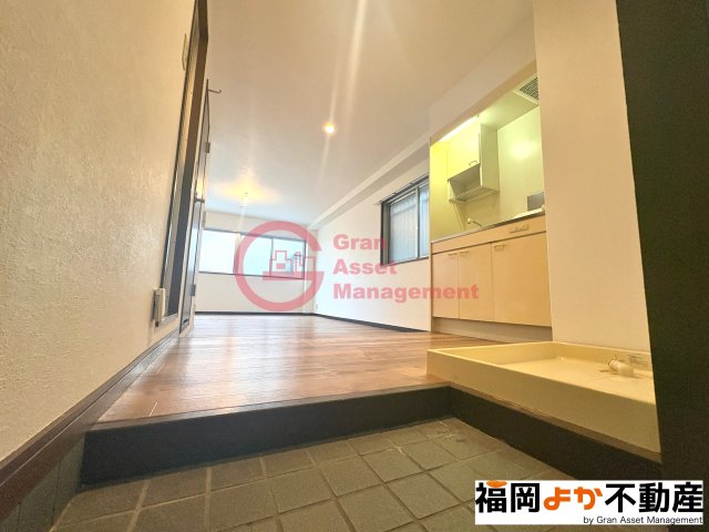 玄関　【福岡よか不動産】明るい玄関です