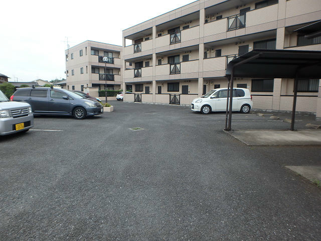 駐車場　停めやすい駐車場もあります