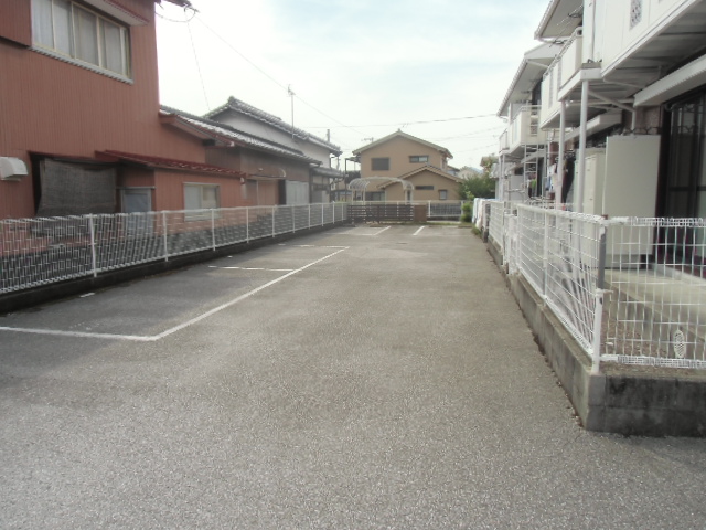 【ジュネス北本町Aの駐車場】