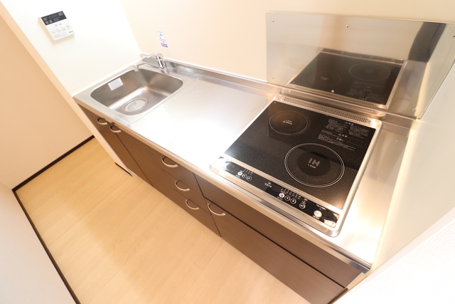 玄関　ＩＨコンロ１口＆ラジエントヒーター１口