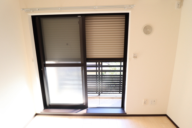 バルコニー　シャッター雨戸