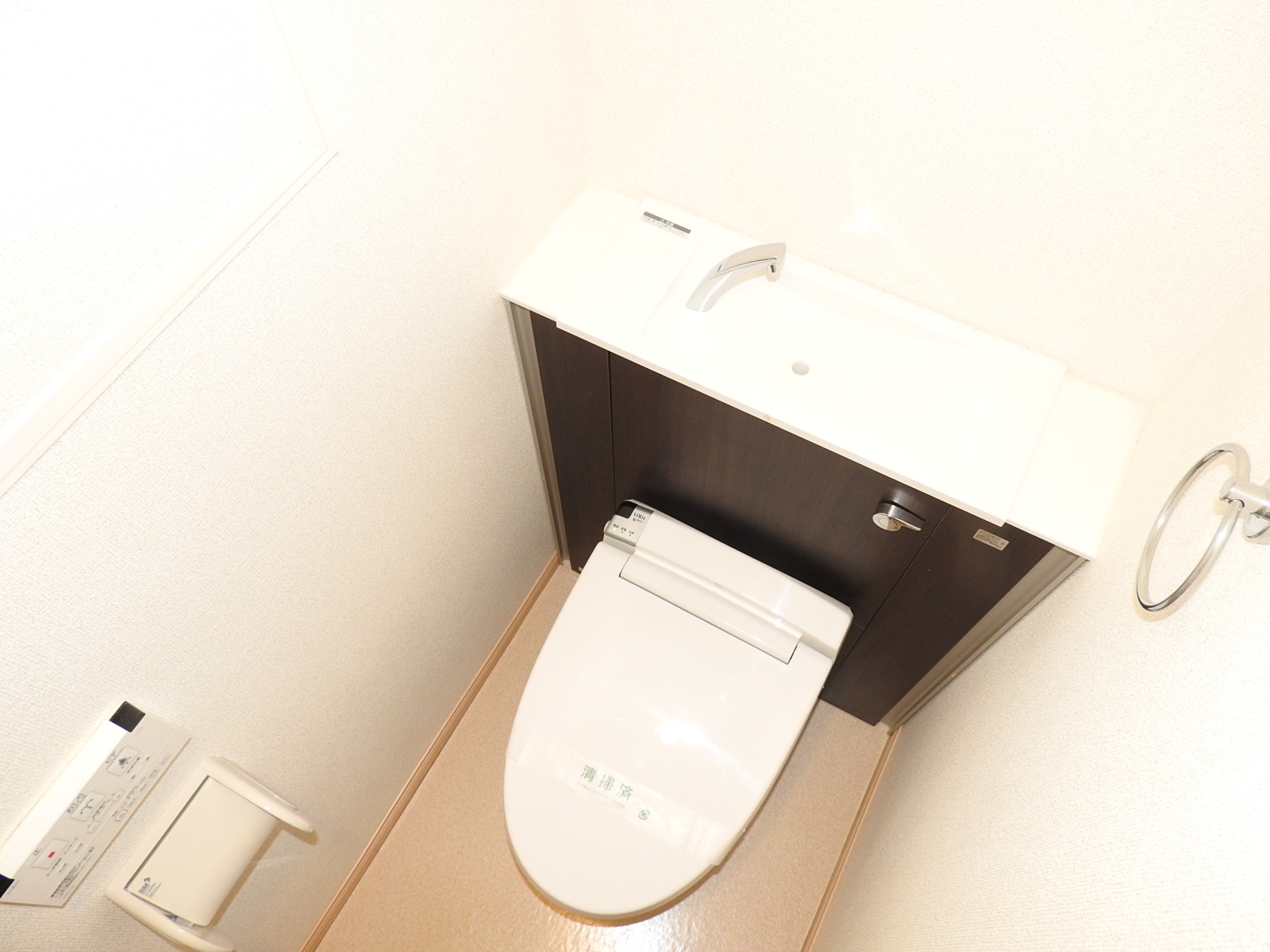 トイレ　別号室の写真のものになります。