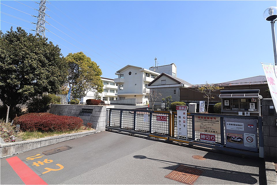 小学校　四條畷市立田原小学校（小学校）まで892m