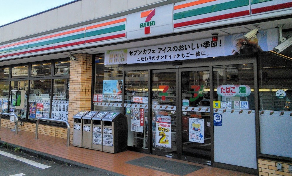 コンビニ　セブンイレブン横浜高田町店（コンビニ）まで590m
