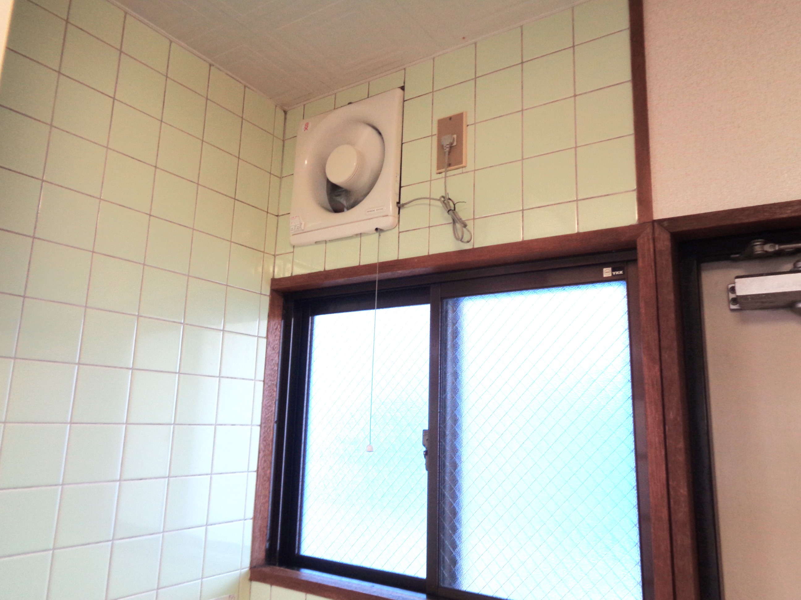 キッチン　窓があって明るいキッチンです