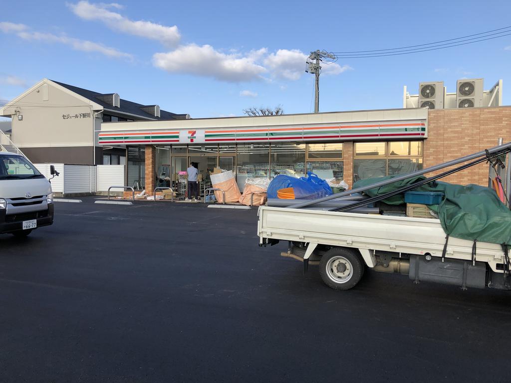 コンビニ　セブンイレブン豊川下野川町店（コンビニ）まで303m