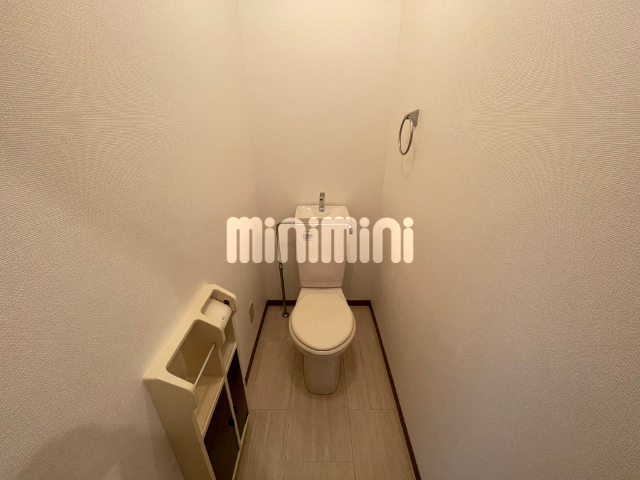 トイレ　トイレットペーパーの収納付き