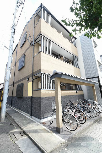京都市北区紫野十二坊町のマンションの建物外観