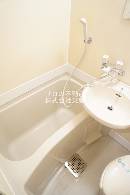 バス・シャワールーム　お掃除がしやすい洗面台付き３点ユニットです☆