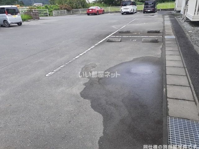 【相馬郡新地町駒ケ嶺のアパートの駐車場】