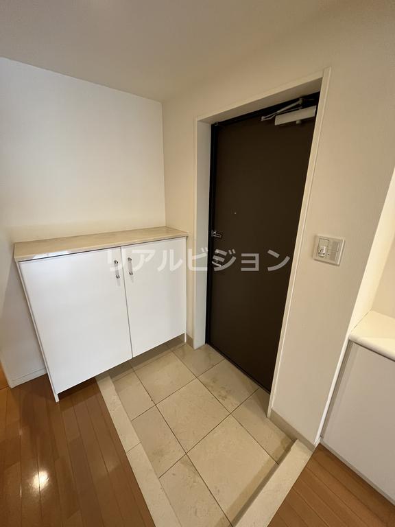 玄関　他部屋参考写真です。