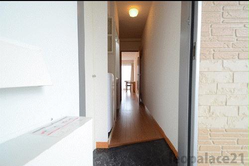 玄関　備品や設備仕様は号室等により異なります現地をご確認下さい。