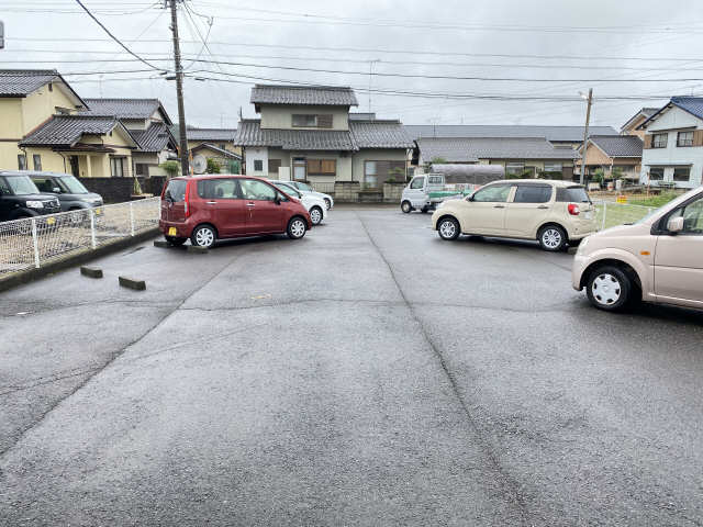 【ベルメゾンＯＺＥの駐車場】