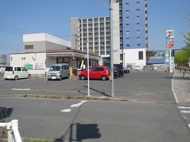コンビニ　セブンイレブン（コンビニ）まで350m
