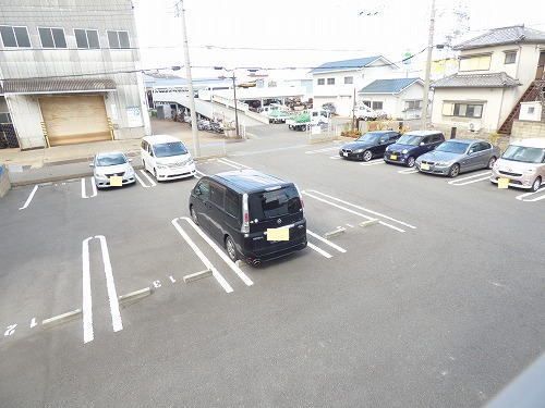 【明石市大久保町八木のマンションの駐車場】