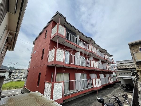 【額田郡幸田町大字芦谷のマンションの建物外観】