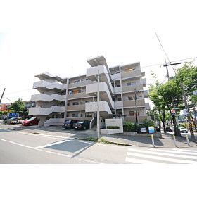 横浜市青葉区松風台のマンションの建物外観