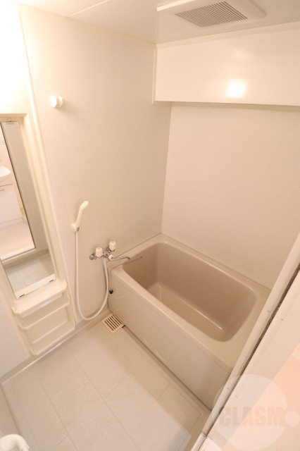 バス・シャワールーム　清潔感のあるバスルーム