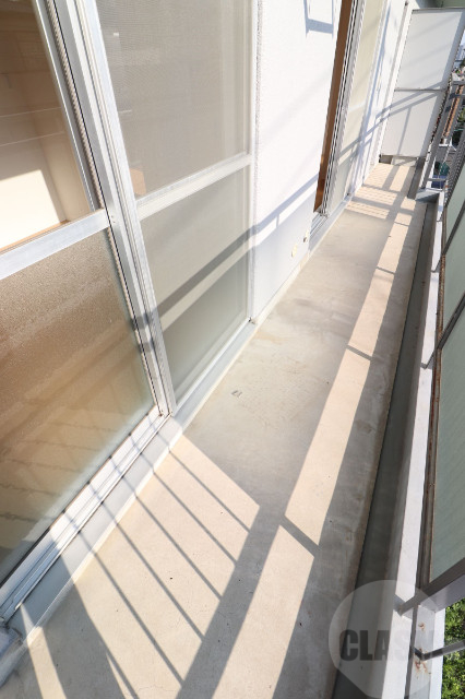 バルコニー　明るいバルコニー