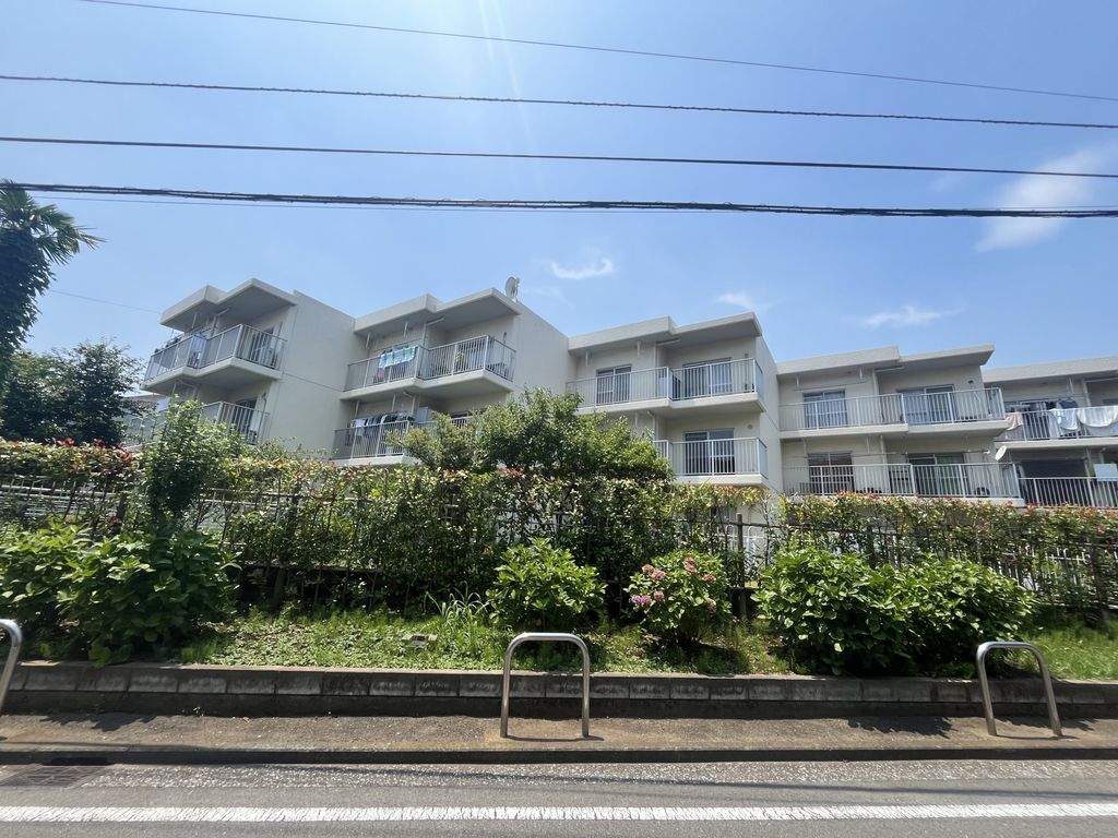 横浜市戸塚区平戸のマンションの建物外観