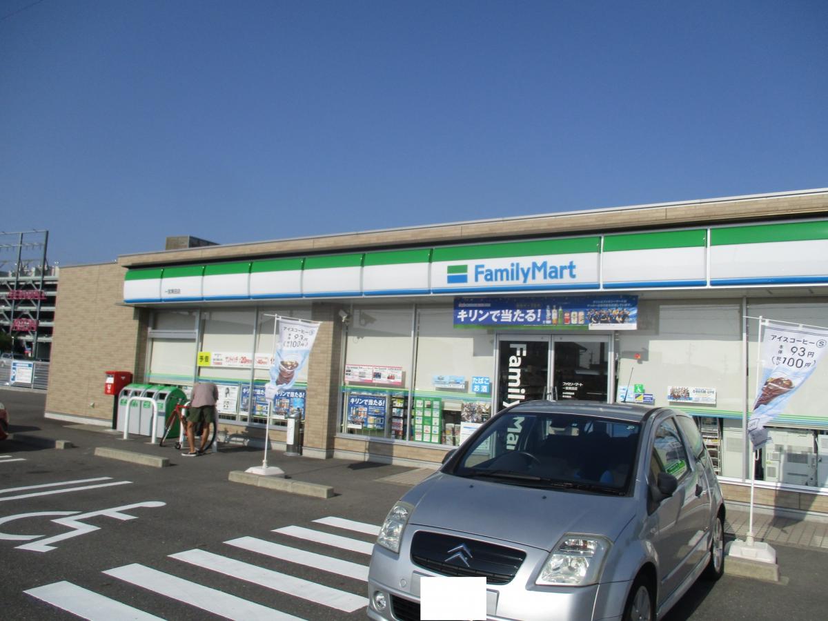 コンビニ　ファミリーマート一宮黒田店（コンビニ）まで425m