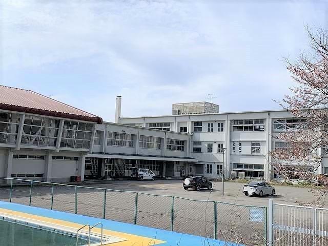 小学校　山中小学校（小学校）まで682m