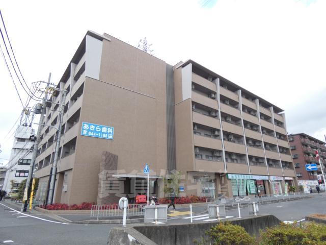 京都市伏見区竹田段川原町のマンションの建物外観