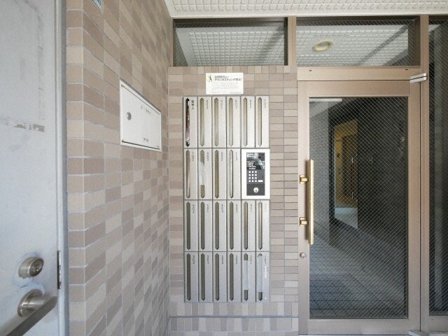 【札幌市豊平区美園六条のマンションのロビー】