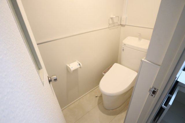 トイレ　同物件別号室のお写真です