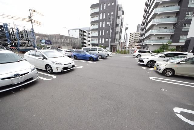 【流山市おおたかの森西のマンションの駐車場】