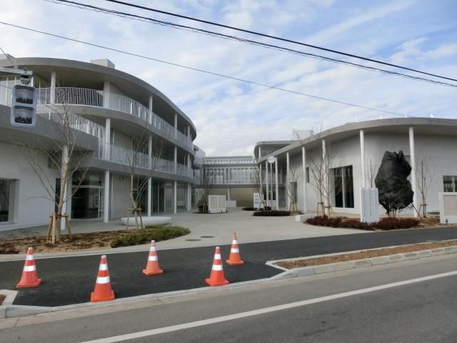 【流山市おおたかの森西のマンションの小学校】